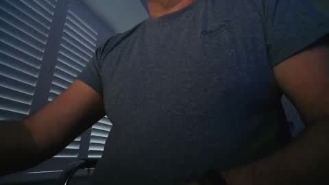 davesu12345 online show from February 11, 7:35 am