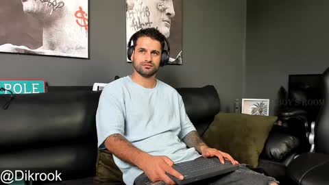Snapshot of davevilboy chatting on December 2, 1:57 pm Daves online show from December 2, 1:57 pm