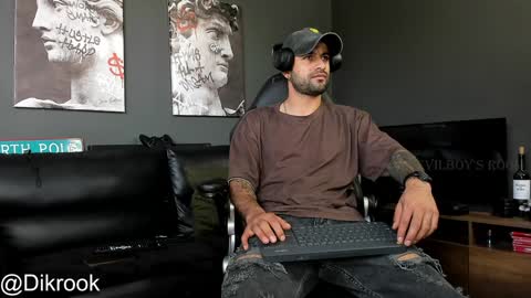 Snapshot of davevilboy chatting on December 4, 1:09 pm Daves online show from December 4, 1:09 pm
