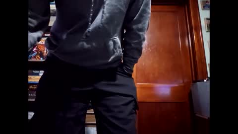 davey33_ online show from April 18, 6:45 pm