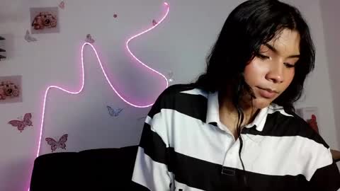 Snapshot of daviana_hill_ chatting on May 23, 4:29 am Davi online show from May 23, 4:29 am