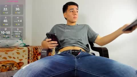 Snapshot of david_hot08 chatting on February 25, 3:27 am DAVID independent model online show from February 25, 3:27 am