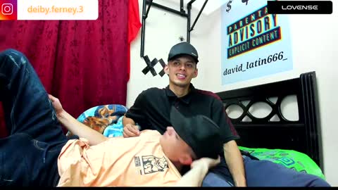 Snapshot of david_latin666_ chatting on December 15, 2:52 am David online show from December 15, 2:52 am