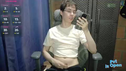 Snapshot of david_programmer chatting on July 30, 5:45 pm ProgrammerBoy online show from July 30, 5:45 pm
