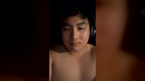 Snapshot of davidchang94 chatting on August 1, 6:12 am davidchang94 online show from August 1, 6:12 am