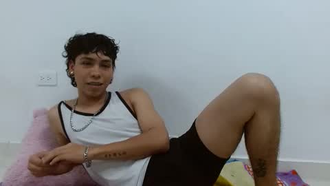 Snapshot of davidh0t69 chatting on November 30, 11:42 pm hot-david online show from November 30, 11:42 pm