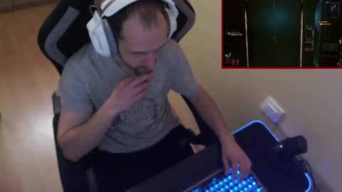 Snapshot of davidoventt chatting on February 26, 10:09 pm davidoventt online show from February 26, 10:09 pm