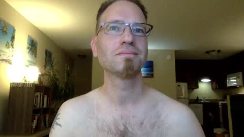 Snapshot of davidwilcox1982 chatting on June 16, 1:52 am Dave online show from June 16, 1:52 am