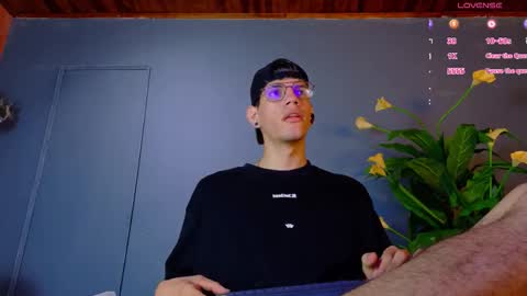 daviid_huge online show from November 7, 1:22 pm