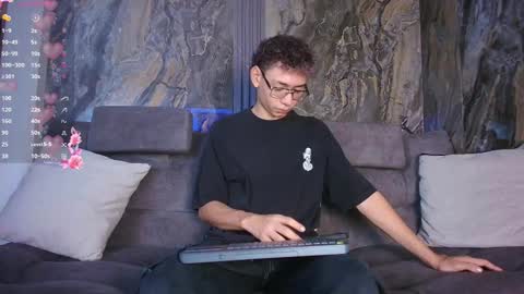 Snapshot of daviid_laid_ chatting on February 18, 8:38 pm David online show from February 18, 8:38 pm