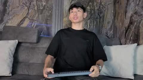 David online show from April 14, 8:15 pm