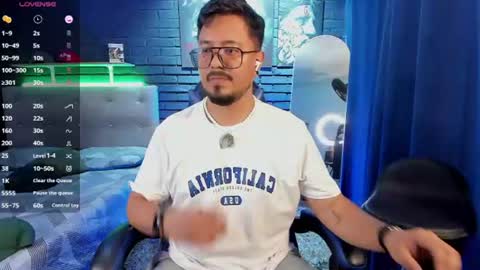 Snapshot of daviidevans chatting on July 11, 1:08 am David Evans online show from July 11, 1:08 am