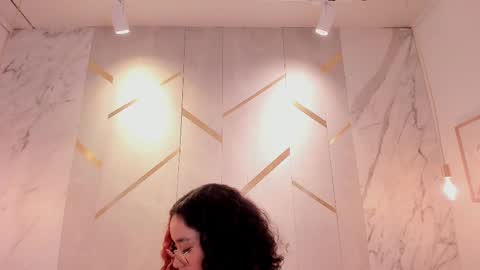 Snapshot of davis_emma chatting on March 10, 9:53 am Emma online show from March 10, 9:53 am