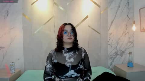 Snapshot of davis_emma chatting on March 11, 2:43 am Emma online show from March 11, 2:43 am
