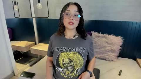 Snapshot of davis_emma chatting on September 13, 7:24 pm Emma online show from September 13, 7:24 pm
