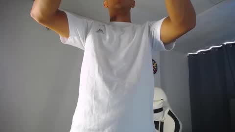 Snapshot of davisito7 chatting on December 9, 3:00 pm David Angel online show from December 9, 3:00 pm