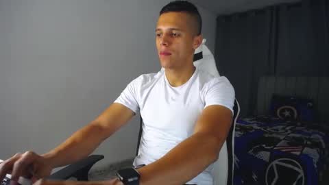 Snapshot of davisito7 chatting on March 5, 3:51 am David Angel online show from March 5, 3:51 am