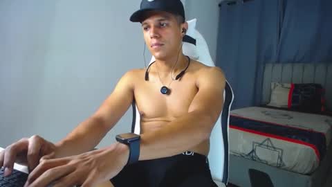 Snapshot of davisito7 chatting on October 4, 5:05 am David Angel online show from October 4, 5:05 am