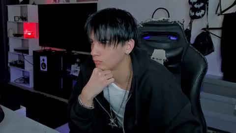 Snapshot of davisross chatting on February 5, 1:05 pm davis online show from February 5, 1:05 pm