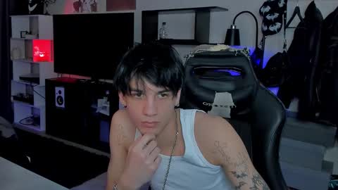 Snapshot of davisross chatting on February 6, 9:18 pm davis online show from February 6, 9:18 pm