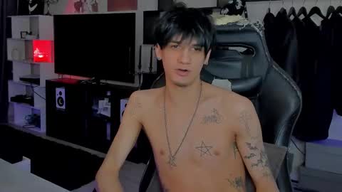 Snapshot of davisross chatting on February 8, 1:25 pm davis online show from February 8, 1:25 pm