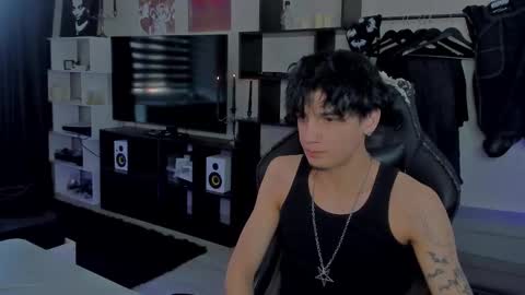 Snapshot of davisross chatting on February 18, 12:01 pm davis online show from February 18, 12:01 pm