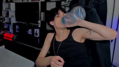 Snapshot of davisross chatting on March 6, 3:25 am davis online show from March 6, 3:25 am