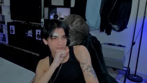 Snapshot of davisross chatting on March 18, 10:02 pm davis online show from March 18, 10:02 pm