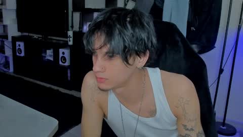 Snapshot of davisross chatting on March 25, 9:32 pm davis online show from March 25, 9:32 pm