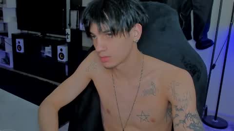 Snapshot of davisross chatting on April 2, 4:43 am davis online show from April 2, 4:43 am