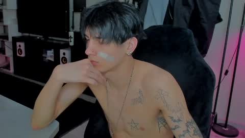 Snapshot of davisross chatting on April 4, 4:48 pm davis online show from April 4, 4:48 pm