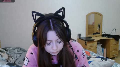 Snapshot of dawndollins chatting on October 14, 8:48 am Alice online show from October 14, 8:48 am