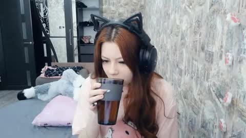 Snapshot of dawndollins chatting on February 5, 8:08 am Alice online show from February 5, 8:08 am