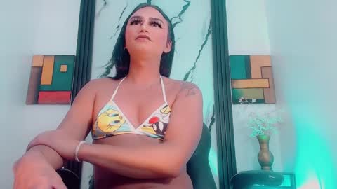 dayana_dias online show from April 10, 11:15 am