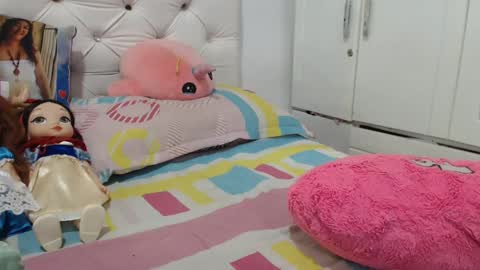 instagram  catherin dayana reina online show from December 11, 5:04 pm