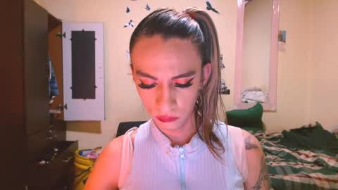 Snapshot of dayanna_01_ chatting on May 16, 7:34 pm dayanna_01_ online show from May 16, 7:34 pm