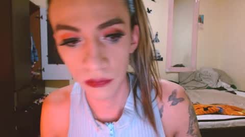 Snapshot of dayanna_01_ chatting on May 18, 11:43 pm dayanna_01_ online show from May 18, 11:43 pm