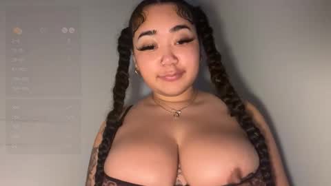 Snapshot of dayqueen1 chatting on March 3, 9:04 am dayqueen1 online show from March 3, 9:04 am