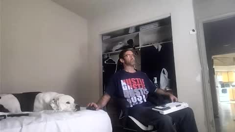 Snapshot of dbfroge chatting on October 28, 9:57 am dbfroge online show from October 28, 9:57 am