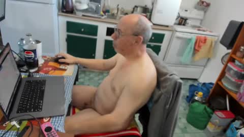 Snapshot of dbpit65 chatting on December 27, 2:12 pm Daniel online show from December 27, 2:12 pm