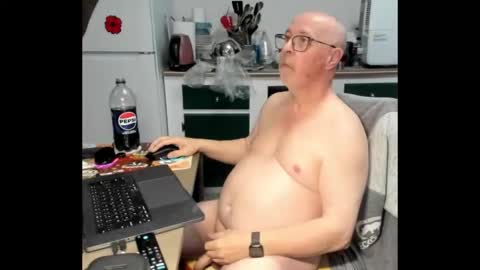 Snapshot of dbpit65 chatting on February 21, 12:33 am Daniel online show from February 21, 12:33 am