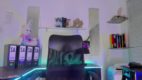 Snapshot of deamon_devil chatting on January 16, 6:23 pm deamon_devil online show from January 16, 6:23 pm