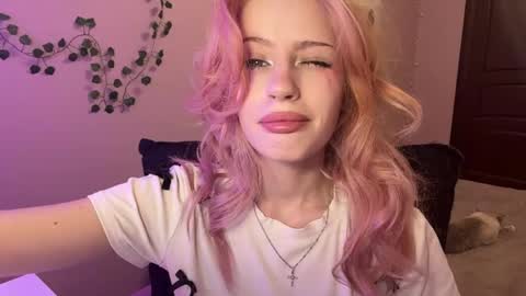 Snapshot of deannmagnie chatting on May 3, 12:44 pm Maggie online show from May 3, 12:44 pm