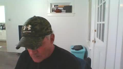 Snapshot of deano2nyc chatting on December 25, 11:10 pm Deano DILF online show from December 25, 11:10 pm