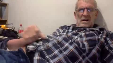 deanofflove221000 online show from April 2, 8:12 am