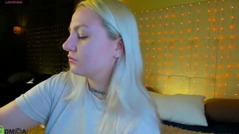 Debbie Mon Tue Fri Sun Sat GMT 3 1000am - 0400pm  online show from April 17, 5:27 pm