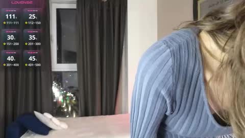 Snapshot of debihenks chatting on October 27, 5:28 pm Eva online show from October 27, 5:28 pm