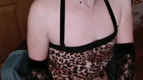Snapshot of debramilf chatting on June 27, 2:27 am DebraMilf online show from June 27, 2:27 am