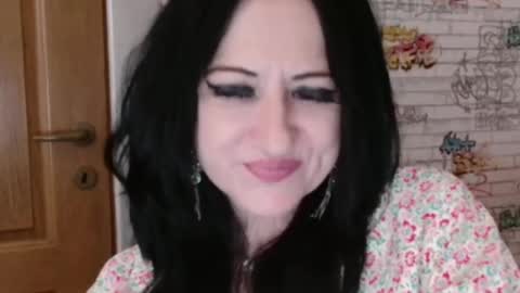 Snapshot of debramilf chatting on June 29, 1:12 am DebraMilf online show from June 29, 1:12 am