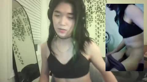 Snapshot of deciduousdoll chatting on September 22, 5:53 am deciduousdoll online show from September 22, 5:53 am